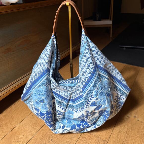 Vintage Hobo Crescent Scarf Print HandBag Blue White Light Weight Boho Hippie - Picture 1 of 11